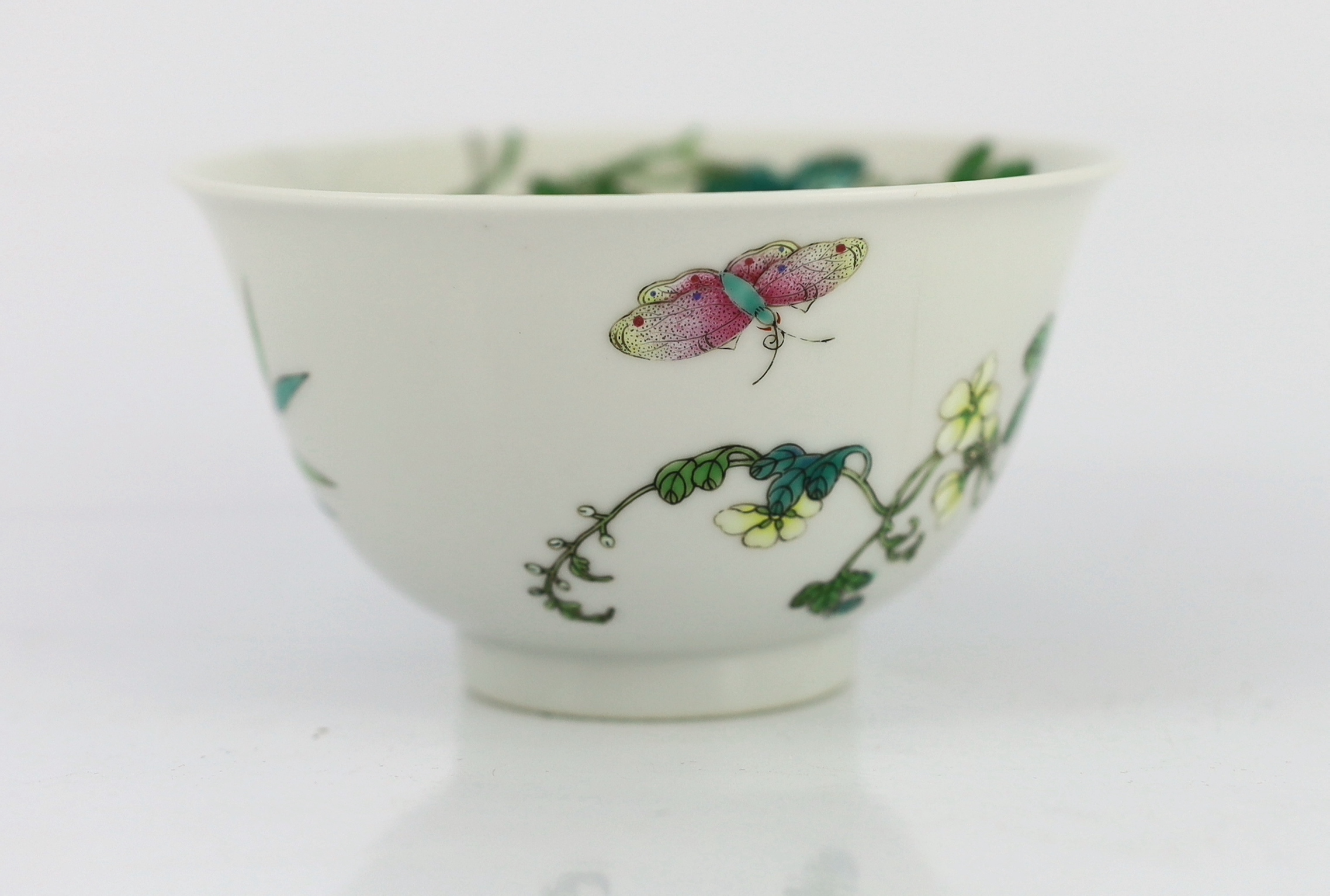 A Chinese famille rose bowl, Jiaqing seal mark and of the period (1796-1820)